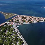 Mobil-home Climatisé, Confort, 3 Chambres, Sans Vis à Vis, Dans 4 étoiles à La Presqu'ile Du Barcares Campeggio